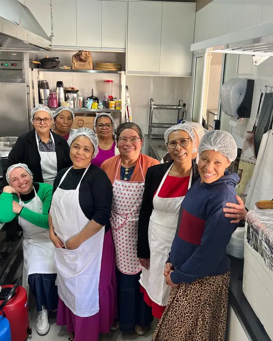 Elisabete e a equipe de cozinha no dia do evento